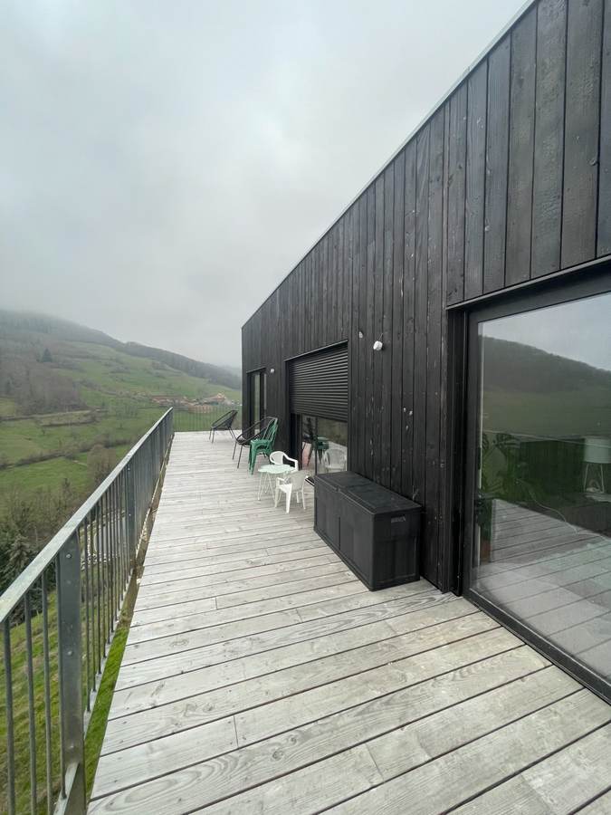 Maison suspendue, construction neuve à Ancy, Rhône — Topology Architecte